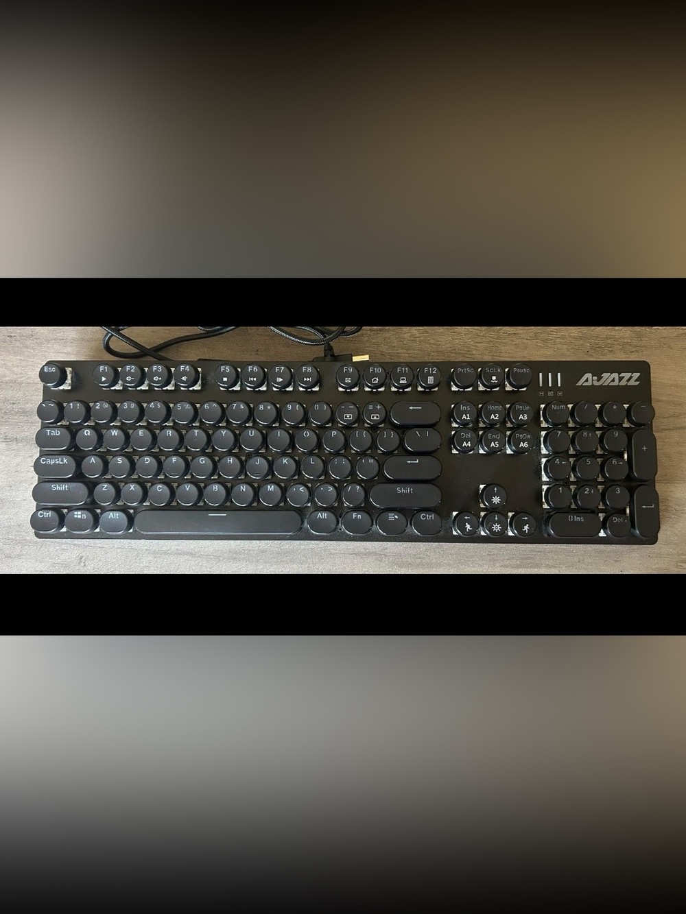 Black Retro Mechanical Keyboard - Full Size Wired